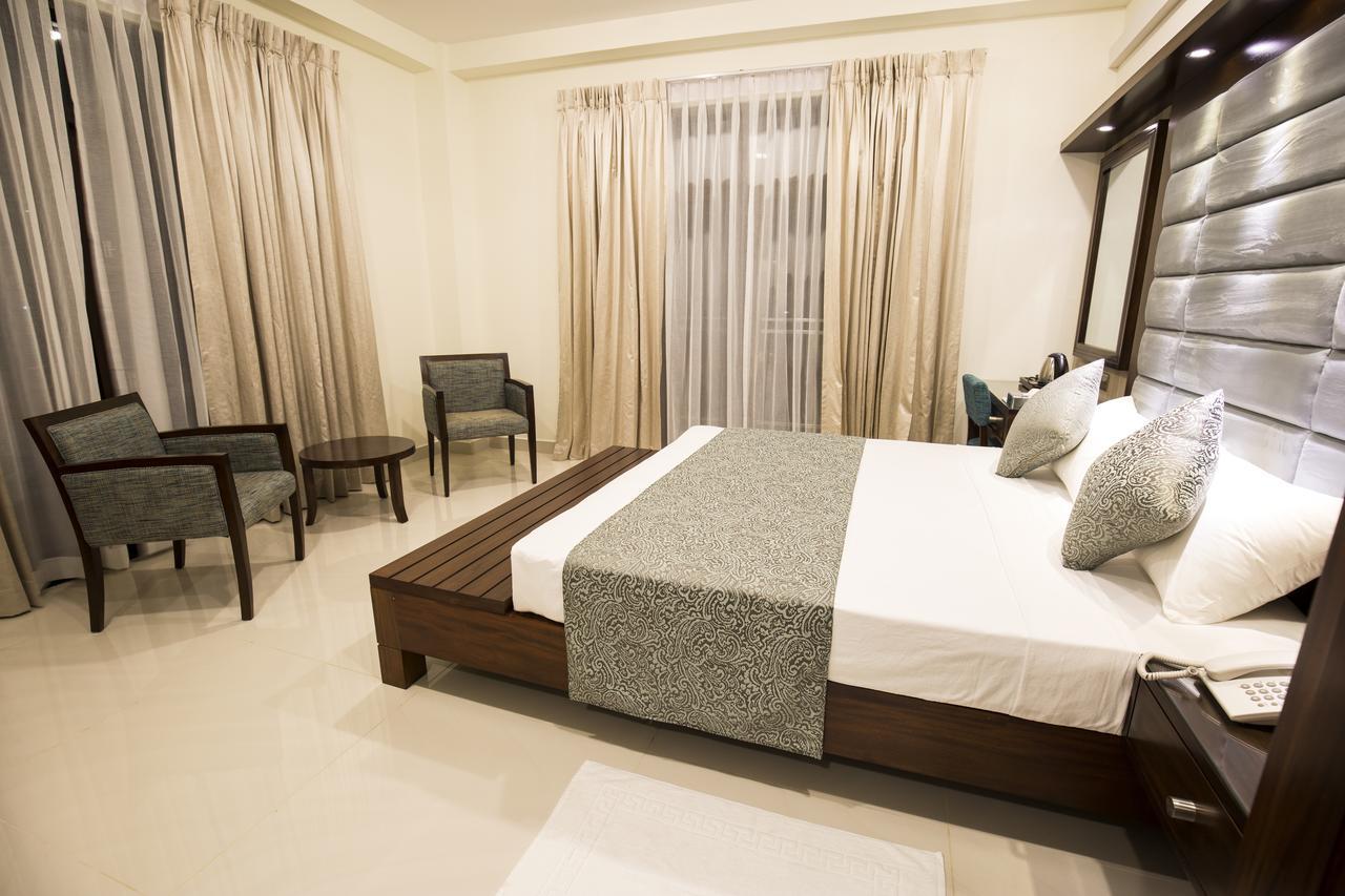 Grand 7 Hotel -Kesbewa Piliyandala Exteriér fotografie